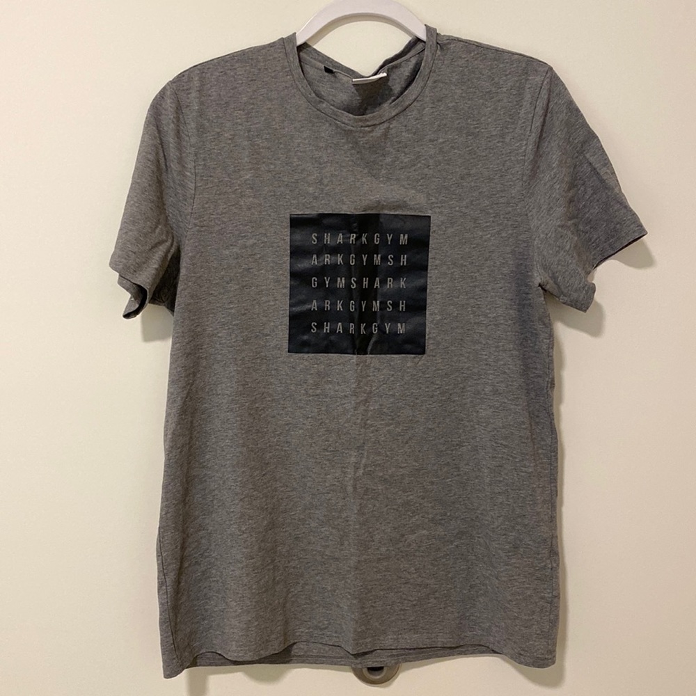 Gymshark men’s gray t shirt